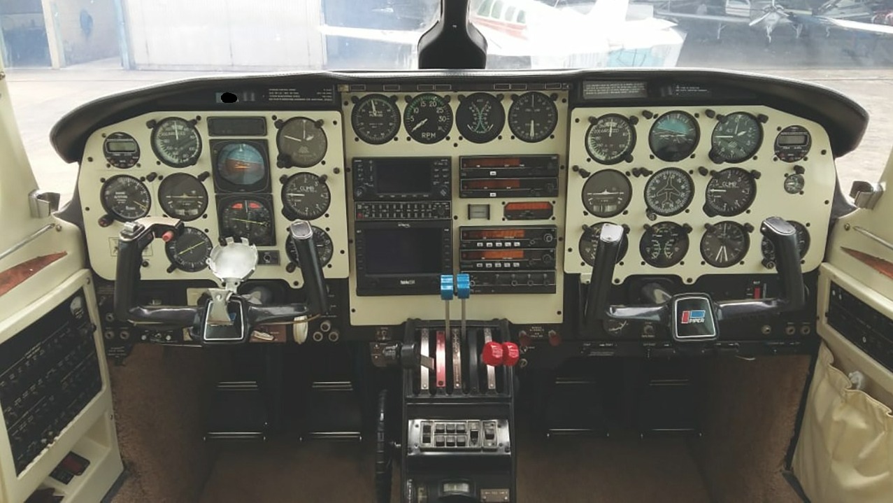 Avião Bimotor Piper Navajo PA-31-325 CR – Ano 1983 – 3524 ht