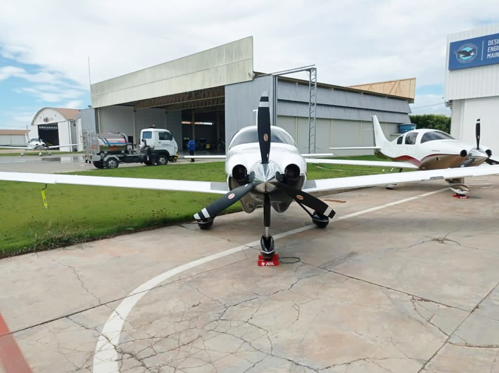 Avião Cessna Columbia 400 LC4-550FG – Ano 2007 – 900 Horas Totais