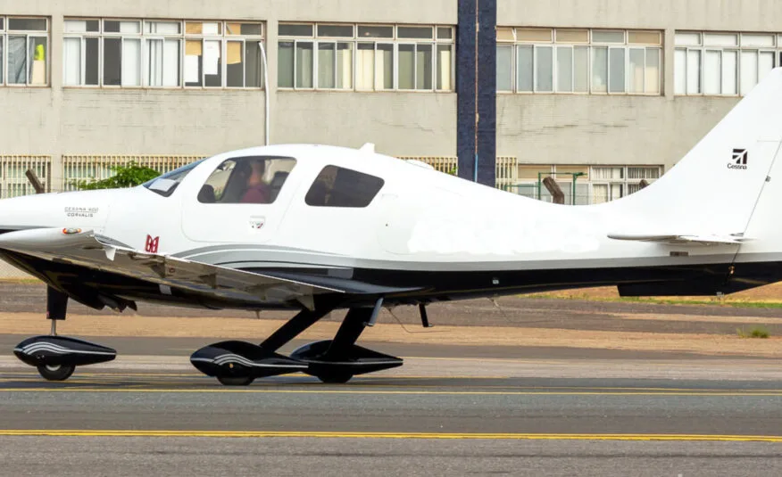 Avião Cessna Columbia 400 LC4-550FG –  Ano 2007 – 900 Horas Totais