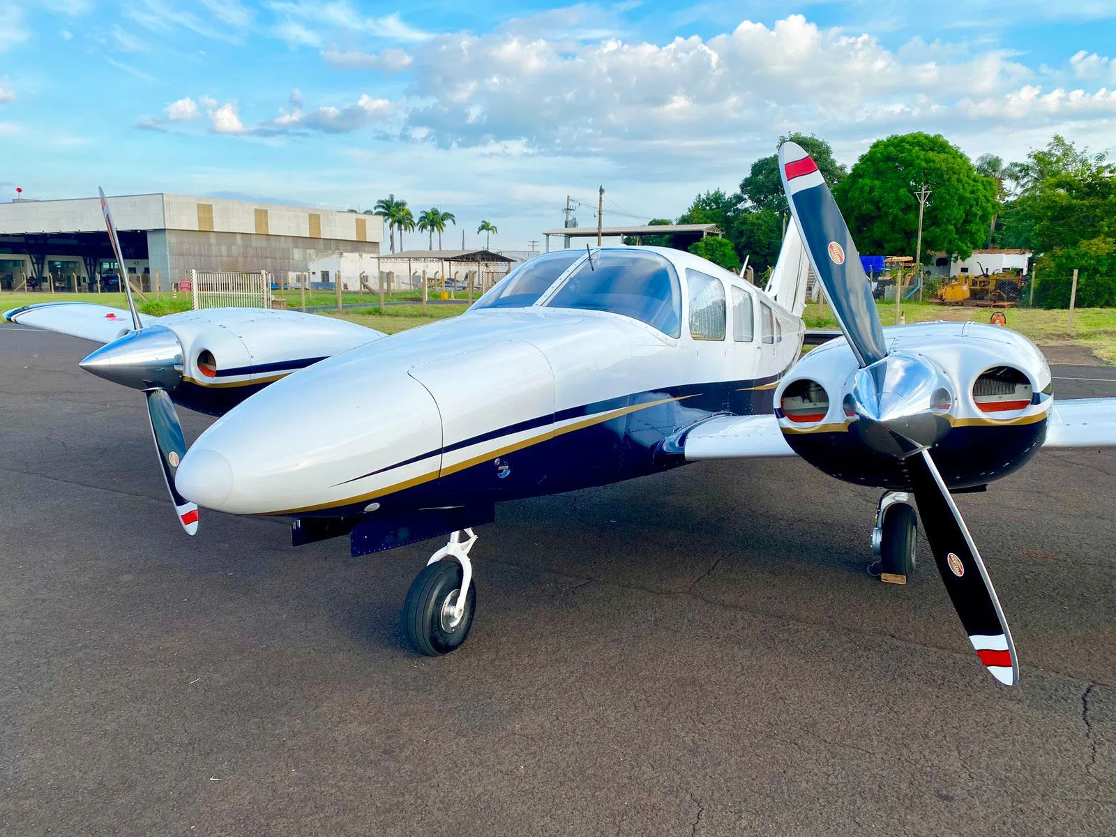 Avião Embraer Seneca II EMB-810C – Ano 1982 – 4.077 H.T.
