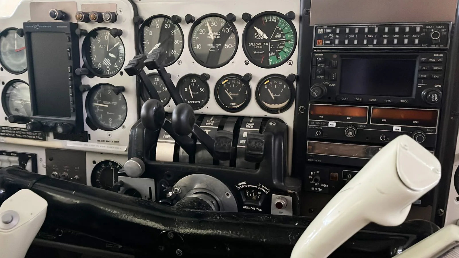 Beechcraft Baron D55 – Ano 1969 – 5.400 H.T.