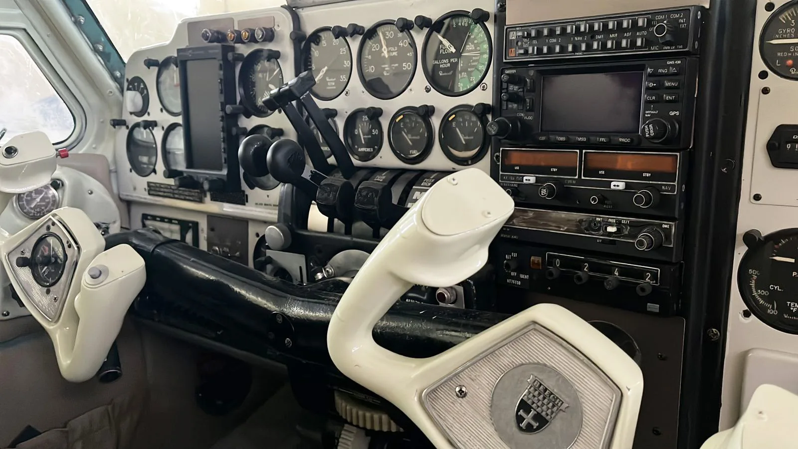 Beechcraft Baron D55 – Ano 1969 – 5.400 H.T.