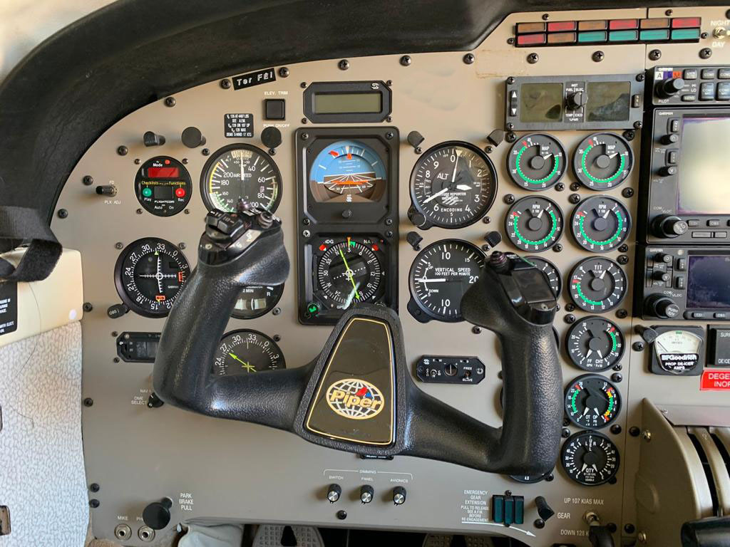 Piper Aircraft Seneca V PA-34-220T – Ano 2001 – 1900 H.T.