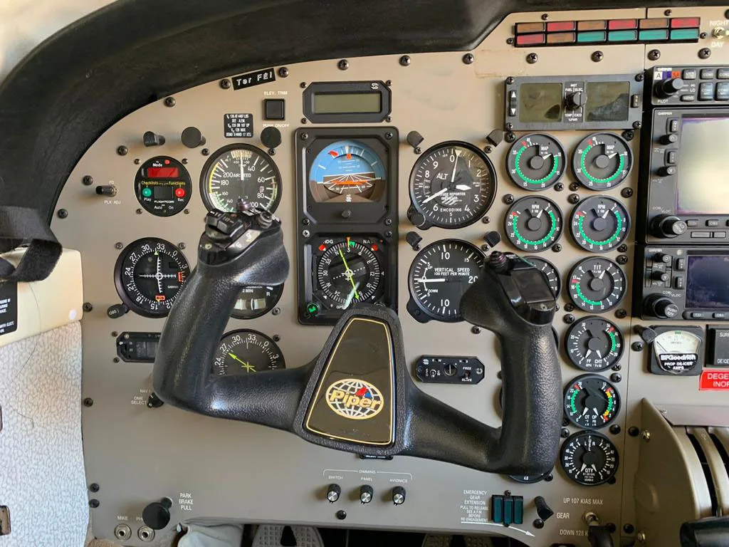 Piper Aircraft Seneca V PA-34-220T – Ano 2001 – 1900 H.T.