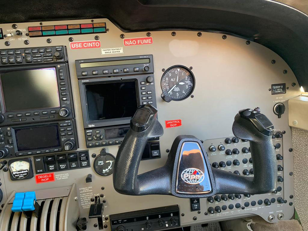 Piper Aircraft Seneca V PA-34-220T – Ano 2001 – 1900 H.T.