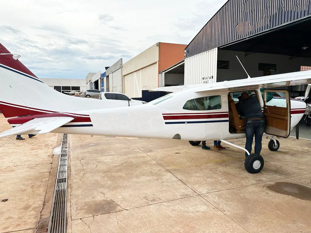 Avião Cessna 210N – Ano 1979 – 8300 horas totais