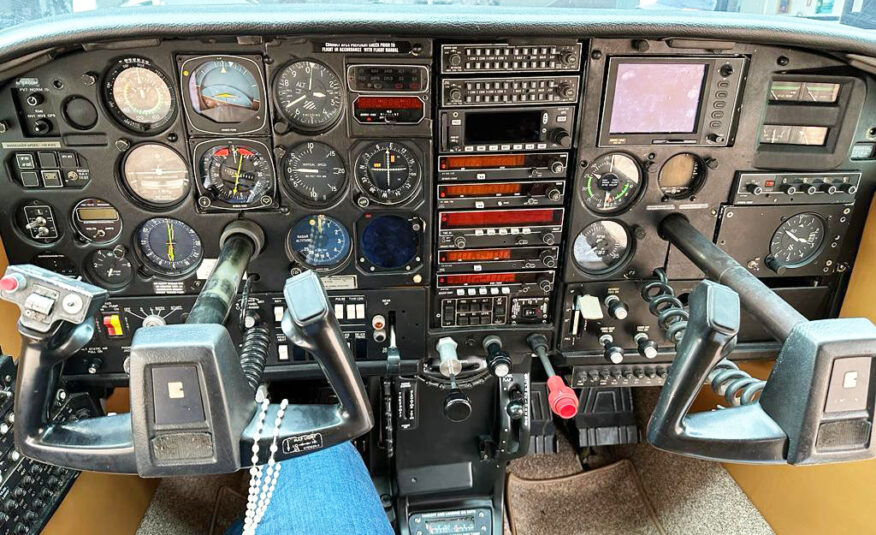 Avião Cessna 210N – Ano 1979 – 8300 horas totais