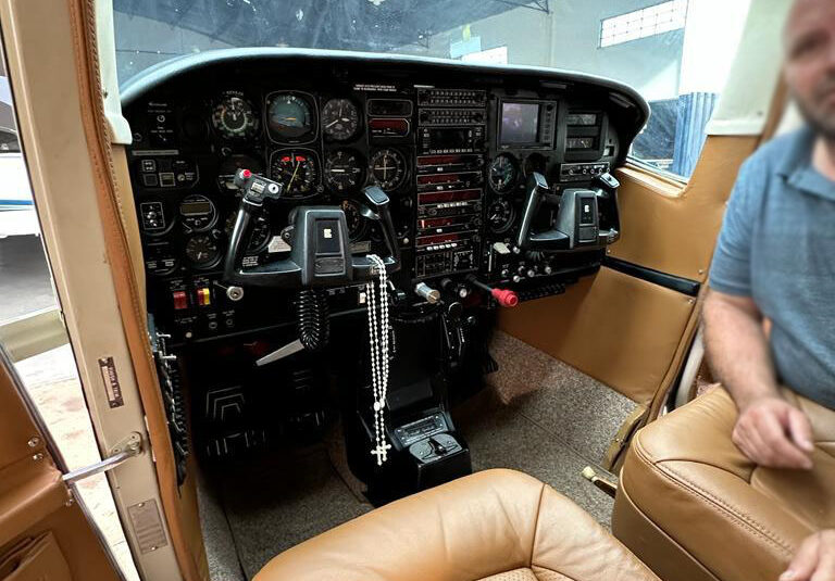 Avião Cessna 210N – Ano 1979 – 8300 horas totais