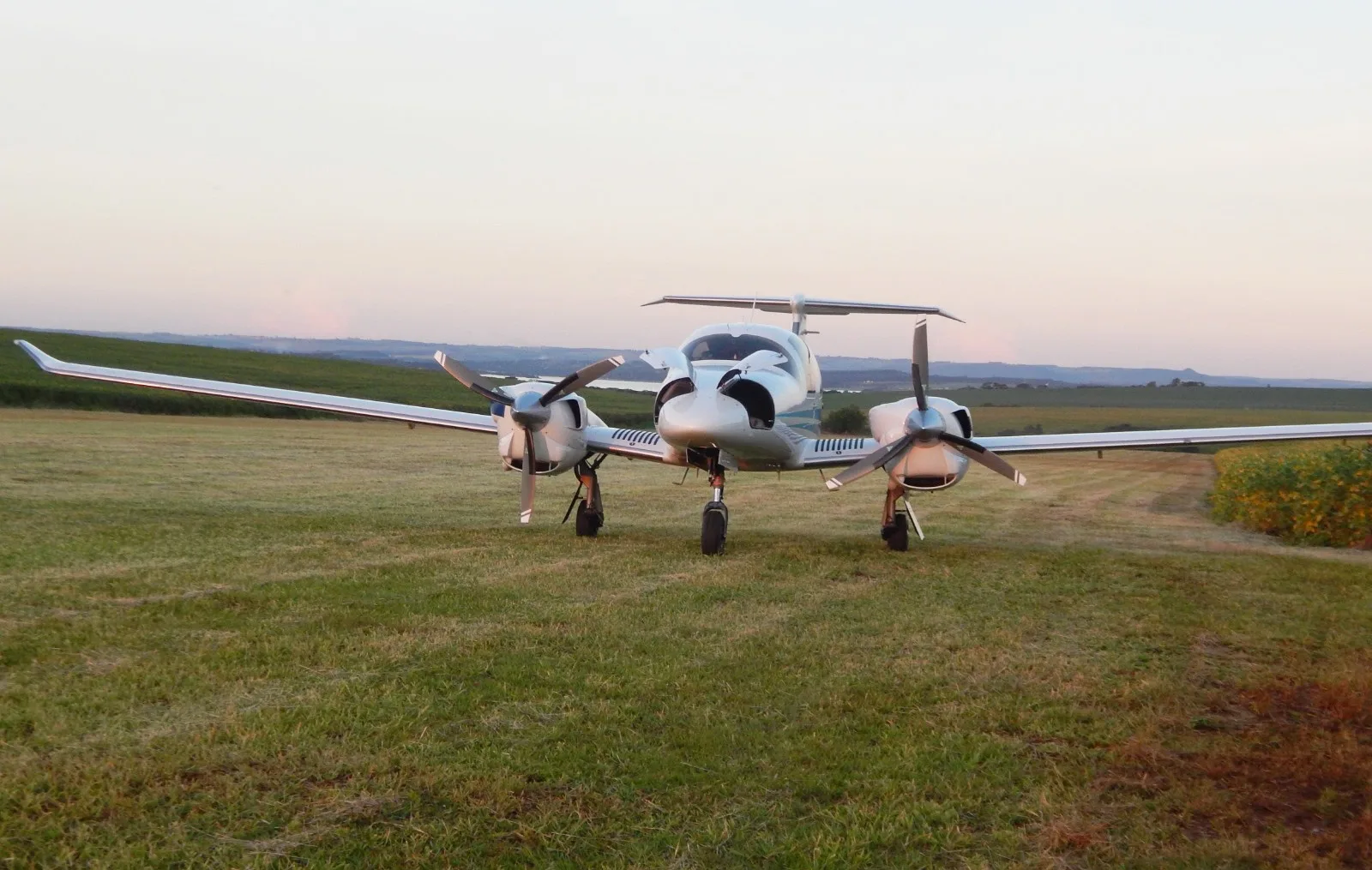 Avião Bimotor Diamond DA62 – Ano 2018 – 1.300 horas totais