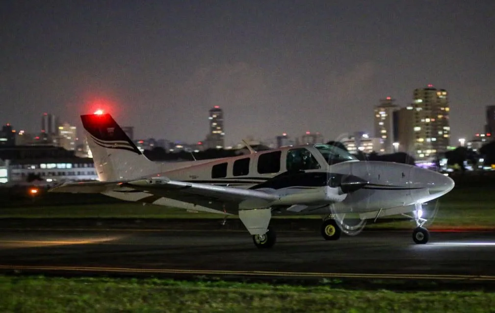 Avião Beechcraft Baron B58 Ano 1984
