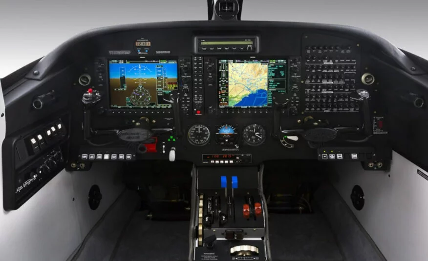 Avião Vulcanair P68R – Ano 2013 – 484 horas totais