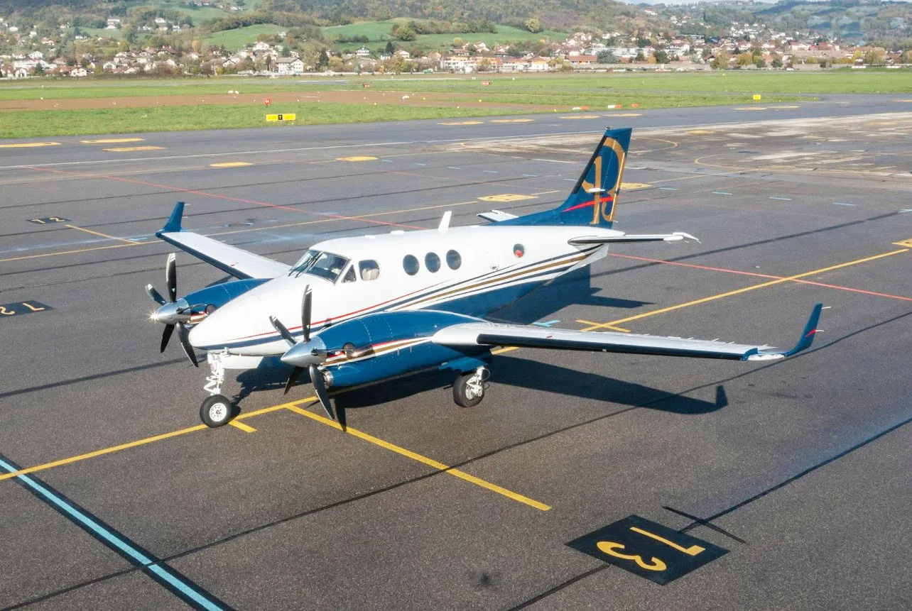 Beechcraft King Air C90B – Ano 2000 – 3.741 H.T.