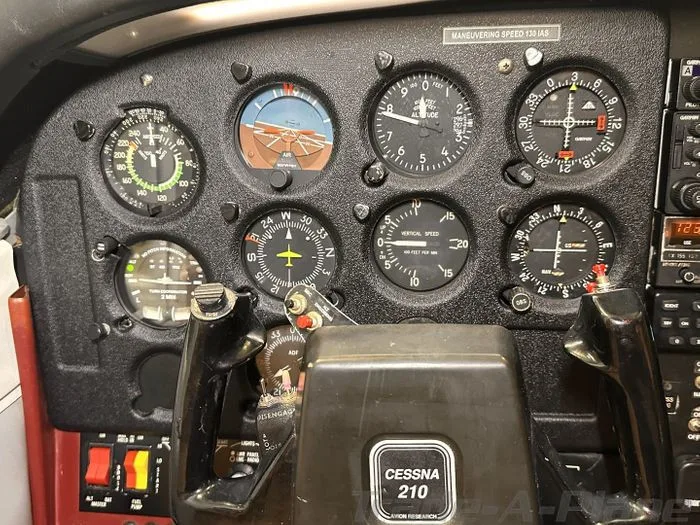 Avião Cessna 210L – Ano 1979 – 6.185 Horas totais