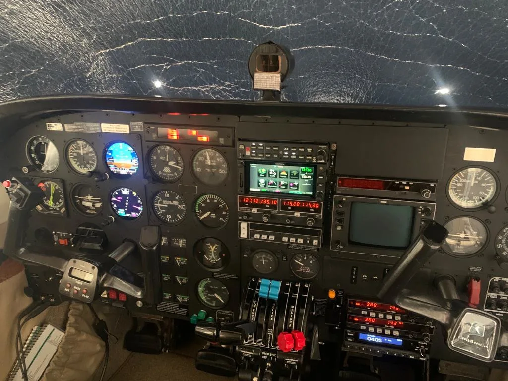 Avião Bimotor Embraer Seneca III EMB-810D – Ano 1989 – 3.400 H.T.