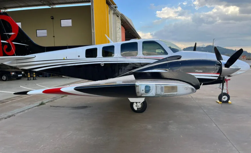 Beechcraft Baron B58 – Year: 1987 – 1,450 H.T., photo 2