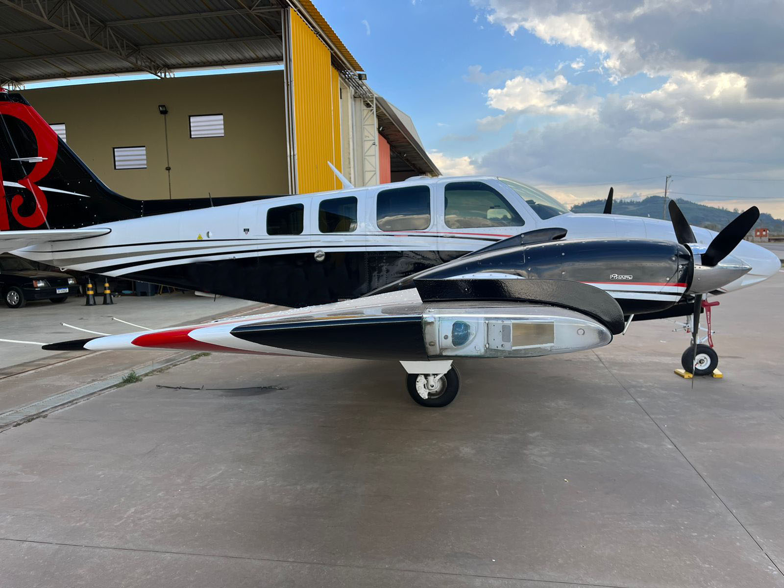 Avião Beechcraft Baron B58 – Ano: 1987 – 1.450 H.T.
