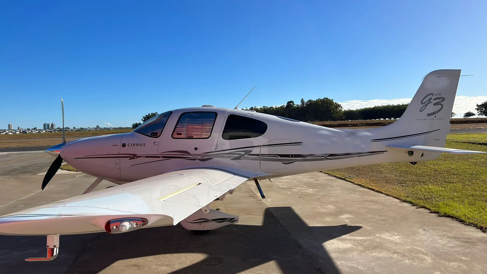 Cirrus SR22 G3 – Ano 2007 – 2.750 horas totais
