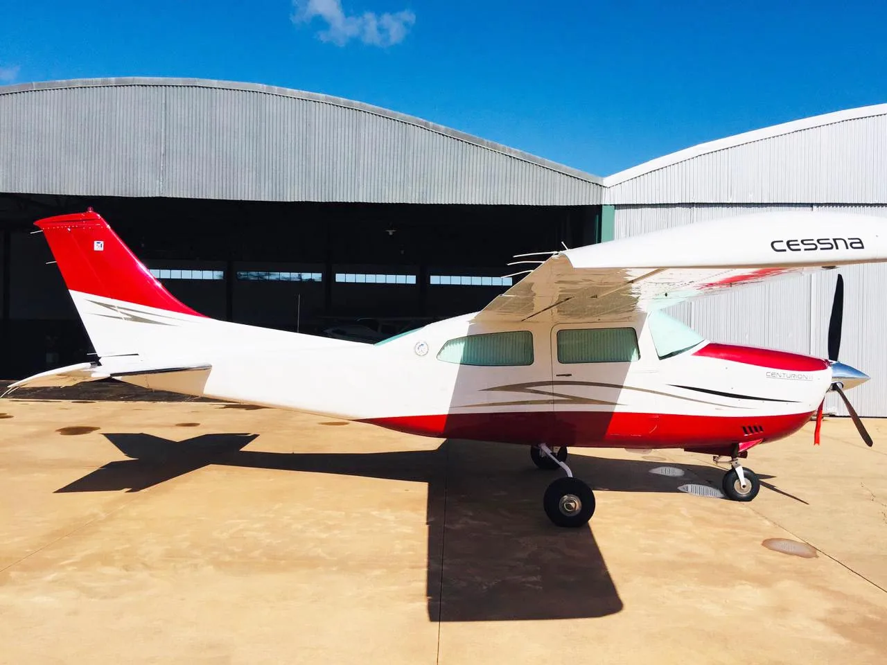 Avião Cessna 210L – Ano 1973 – 4.600 Horas totais
