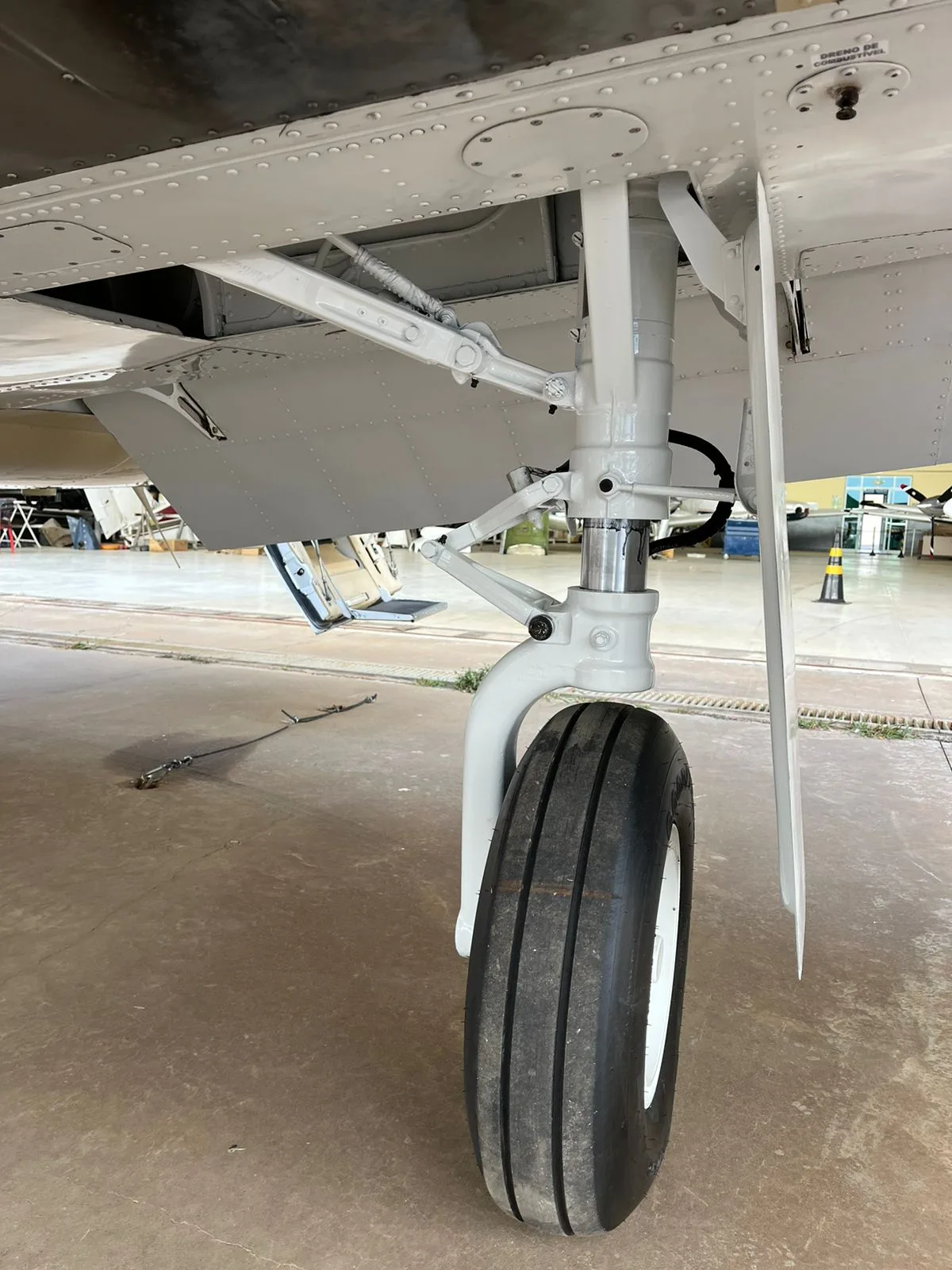 Avião Bimotor Piper Navajinho PA-31-325 – Ano 1975 – 4.872 H.T.