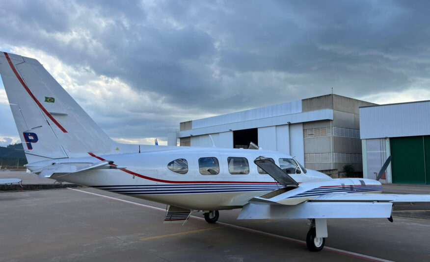 Avião Bimotor Piper Navajinho PA-31-325 – Ano 1975 – 4.872 H.T.