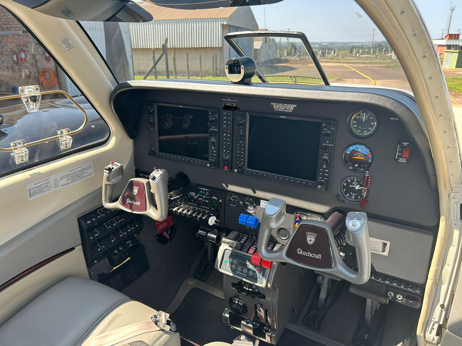 Beechcraft Baron G58 – Ano 2014 – 960 H.T.