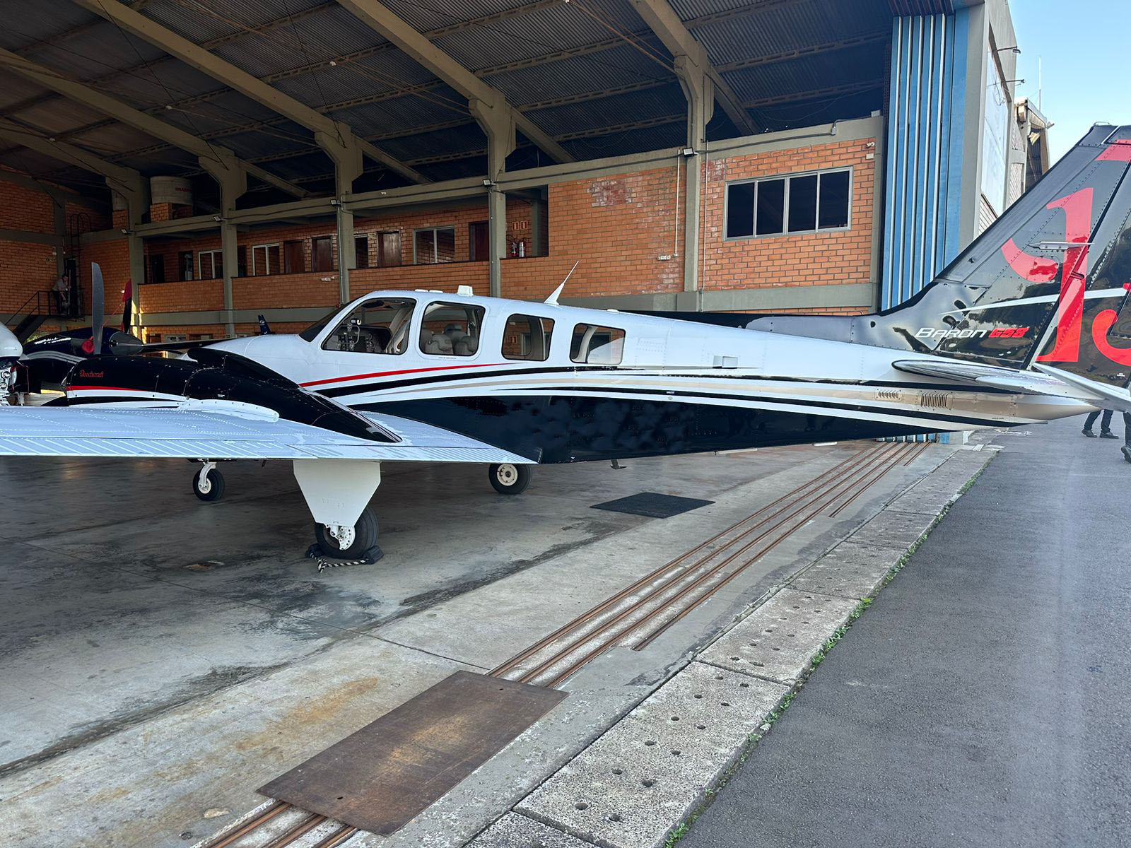 Beechcraft Baron G58 – Ano 2014 – 960 H.T.