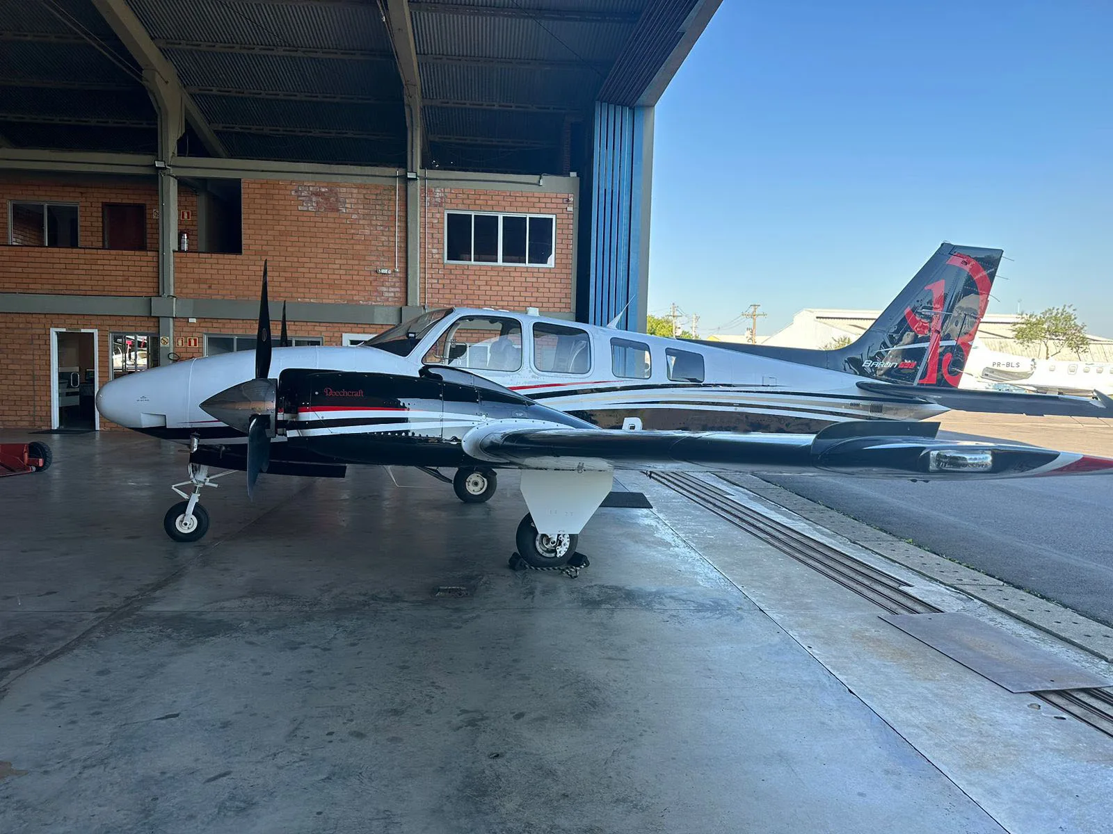 Beechcraft Baron G58 – Ano 2014 – 960 H.T.