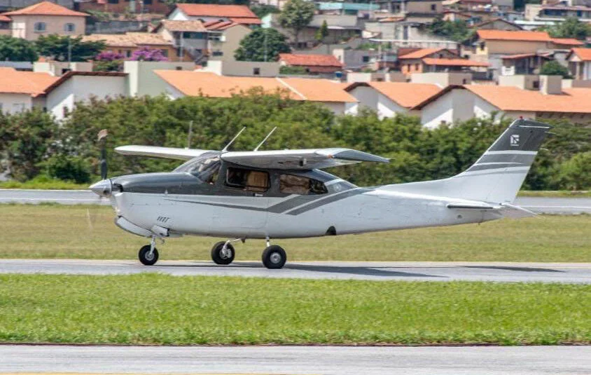 Avião Cessna 210N – Ano 1984 – 4.310 horas totais