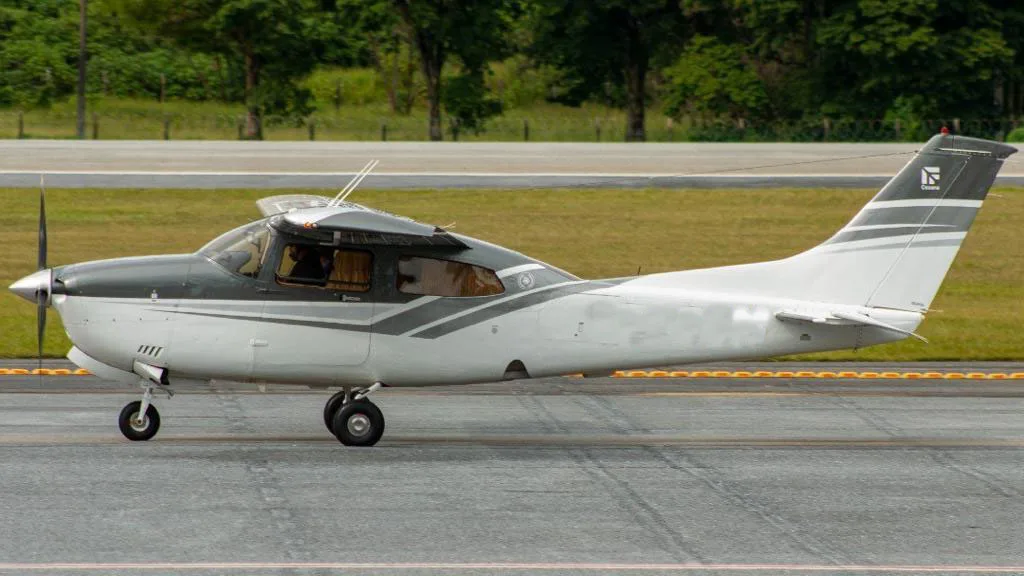 Avião Cessna 210N – Ano 1984 – 4.310 horas totais