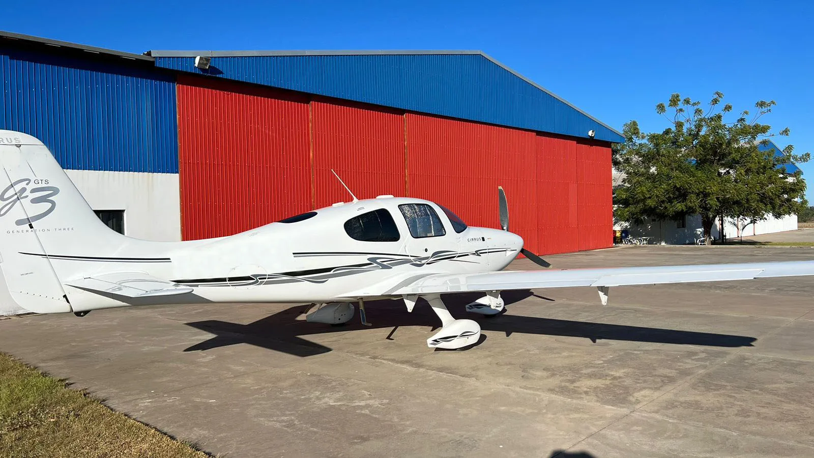 Cirrus SR22 G3 – Ano 2007 – 2.750 horas totais