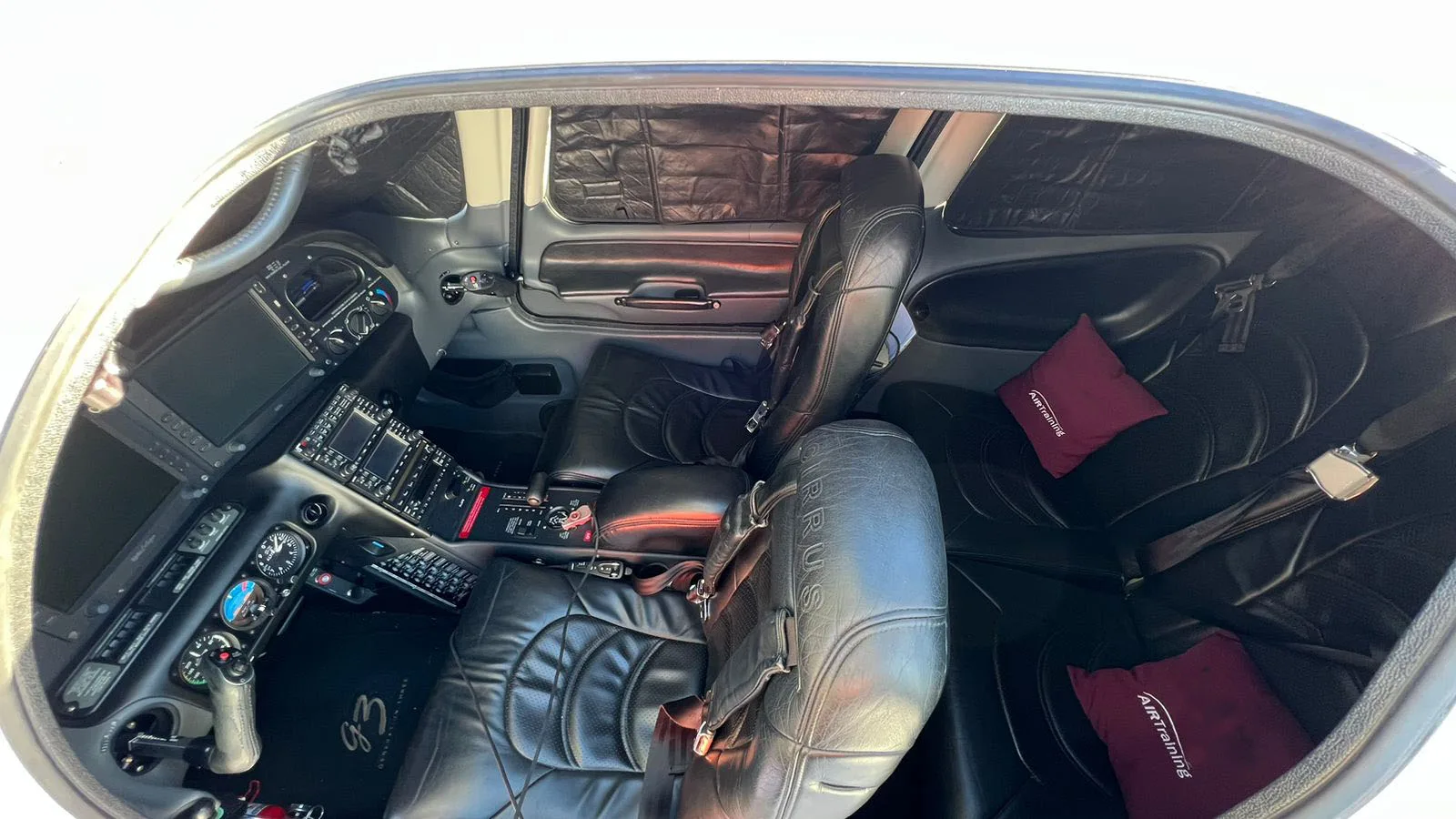 Cirrus SR22 G3 – Ano 2007 – 2.750 horas totais