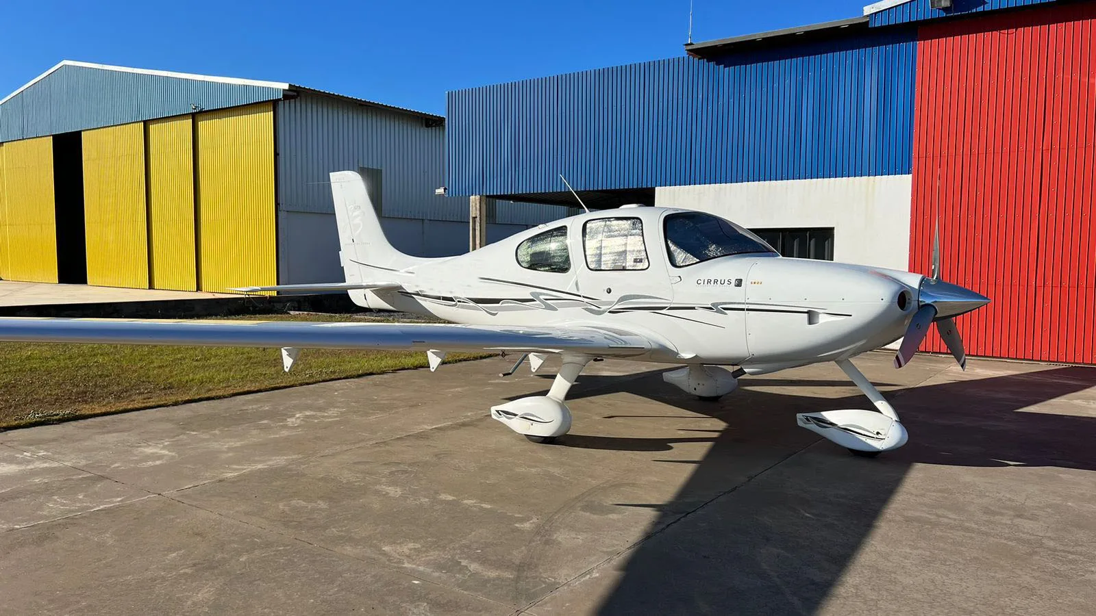 Cirrus SR22 G3 – Ano 2007 – 2.750 horas totais