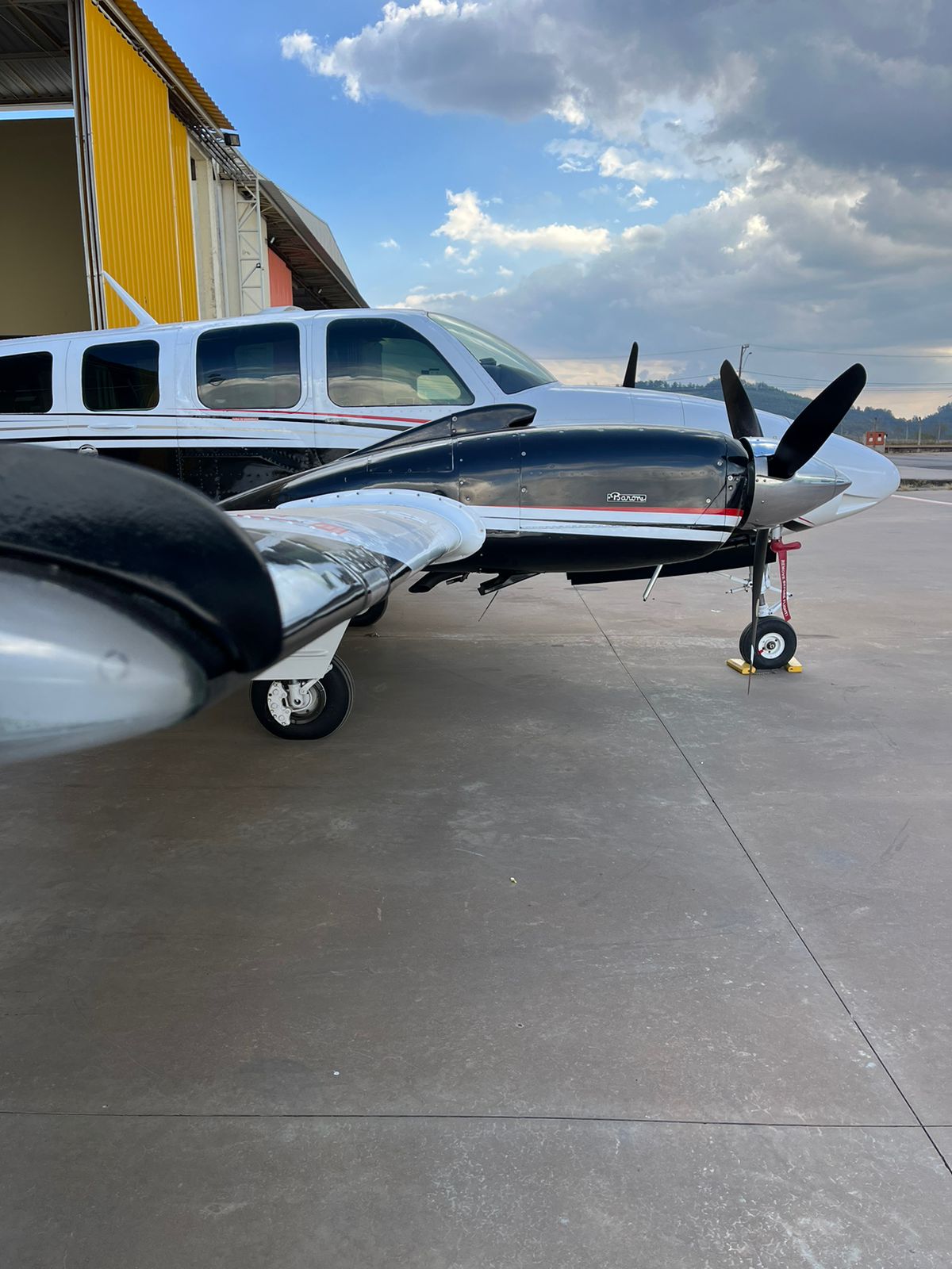 Avião Beechcraft Baron B58 – Ano: 1987 – 1.450 H.T.