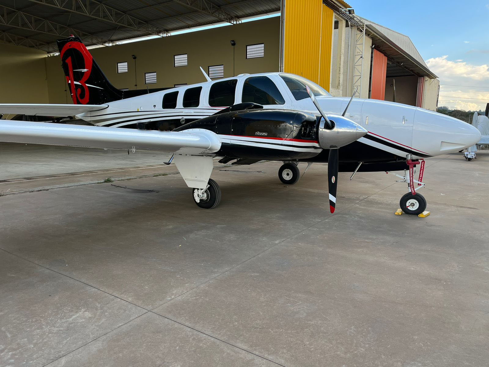 Avião Beechcraft Baron B58 – Ano: 1987 – 1.450 H.T.