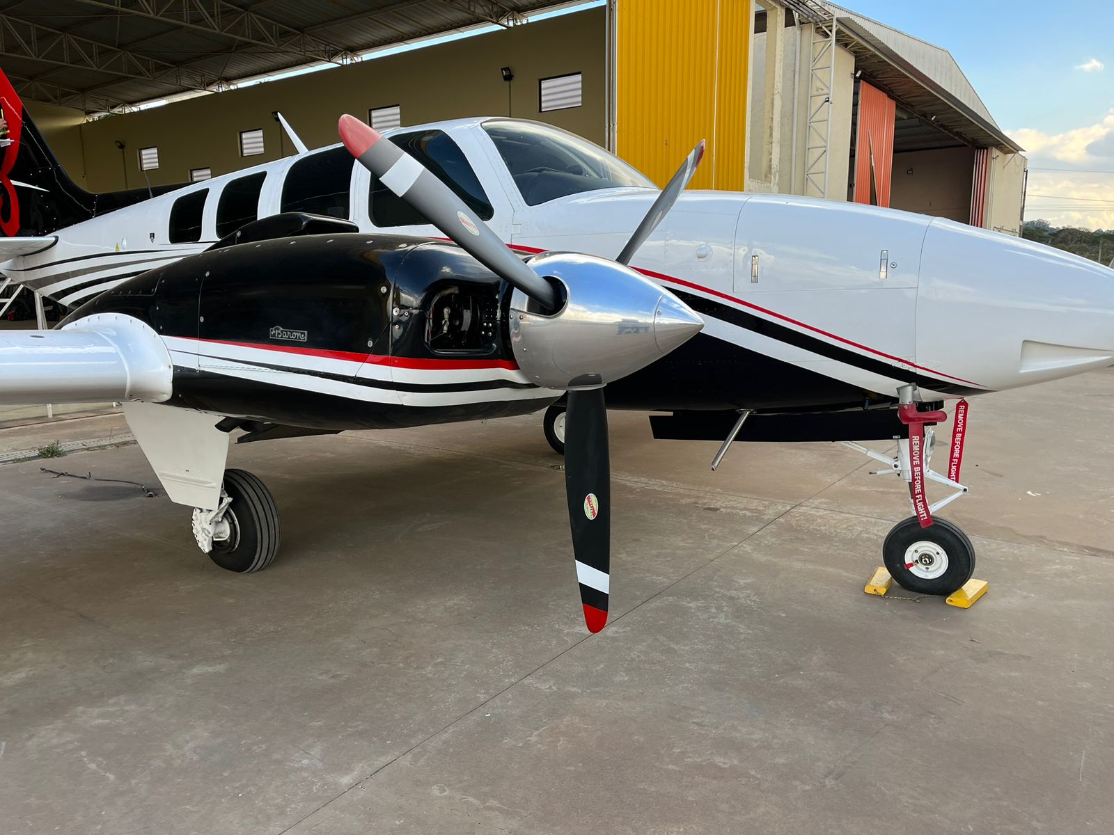Avião Beechcraft Baron B58 – Ano: 1987 – 1.450 H.T.