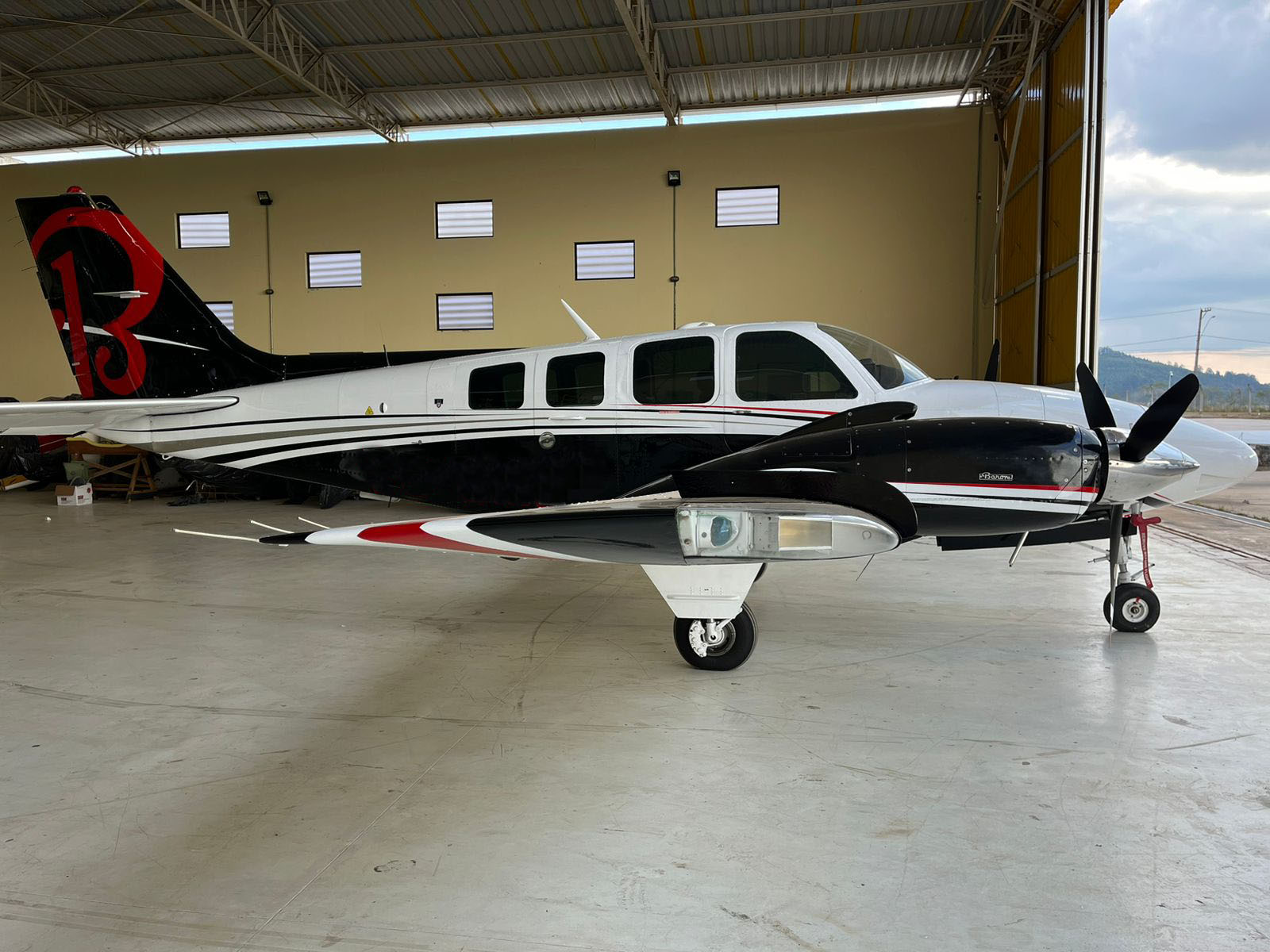 Avião Beechcraft Baron B58 – Ano: 1987 – 1.450 H.T.