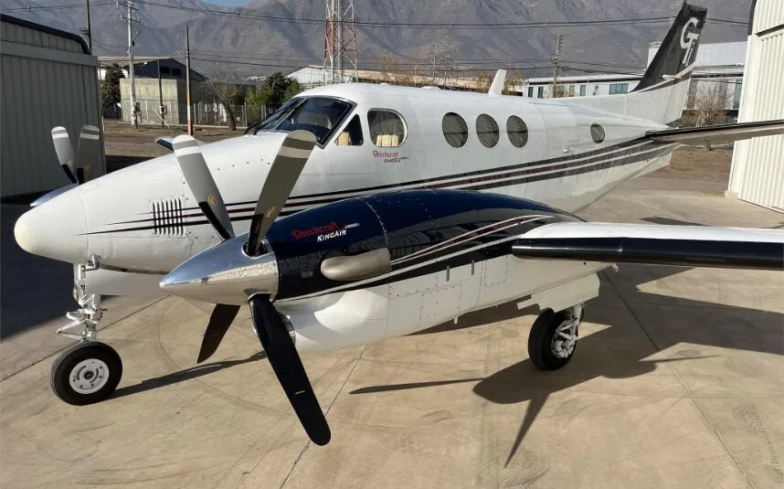 Avião Turbo Hélice BEECHCRAFT KING AIR C90GTI – 2008 – 1.807 H.T.