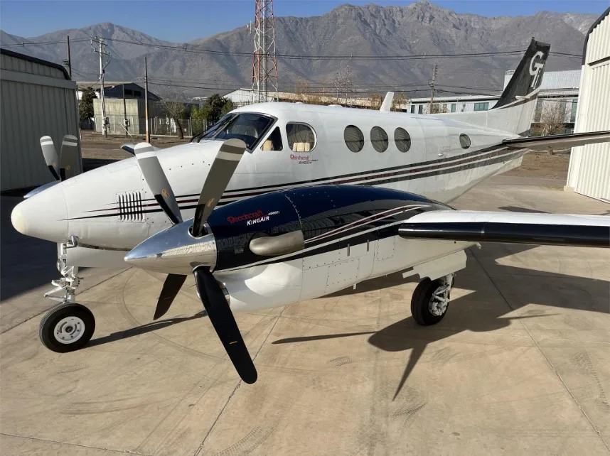 Avião Turbo Hélice BEECHCRAFT KING AIR C90GTI – 2008 – 1.807 H.T.