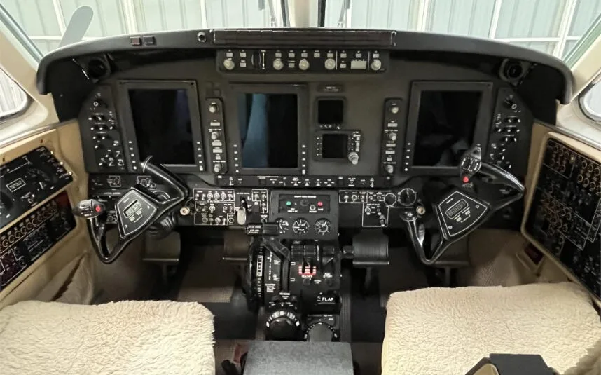 Avião Turbo Hélice BEECHCRAFT KING AIR C90GTI – 2008 – 1.807 H.T.