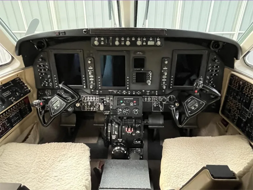 Avião Turbo Hélice BEECHCRAFT KING AIR C90GTI – 2008 – 1.807 H.T.