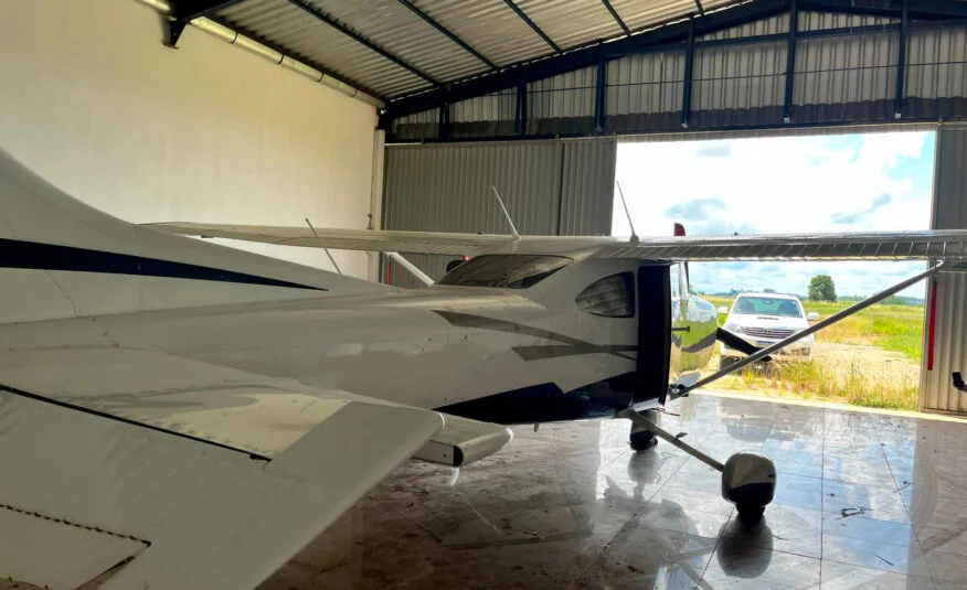 CESSNA TURBO 182 SKYLANE TC – Ano 2010 – 1.000 H.T.