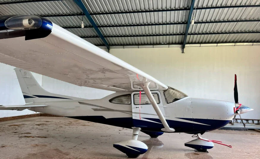 CESSNA TURBO 182 SKYLANE TC – Ano 2010 – 1.000 H.T.