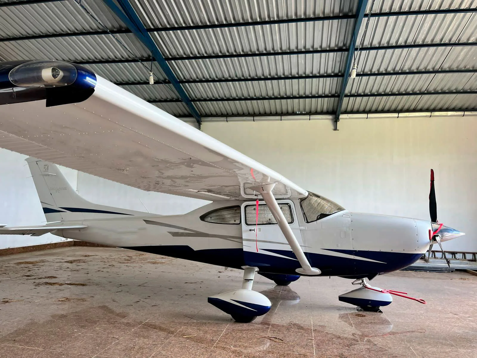 CESSNA TURBO 182 SKYLANE TC – Ano 2010 – 1.000 H.T.