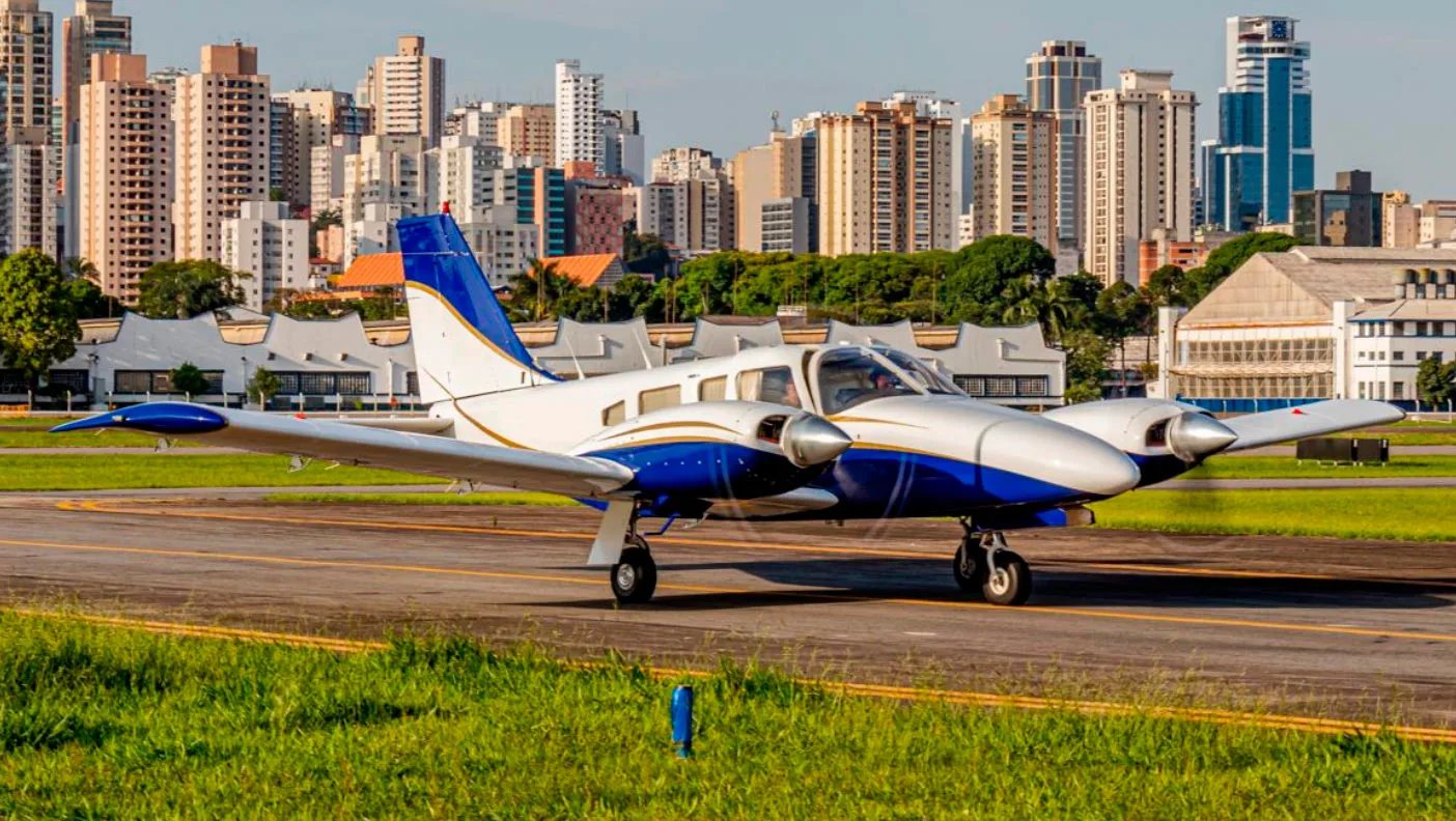 Avião Bimotor Piper Seneca II PA-34-200T – Ano 1979 – 2.309 H.T.