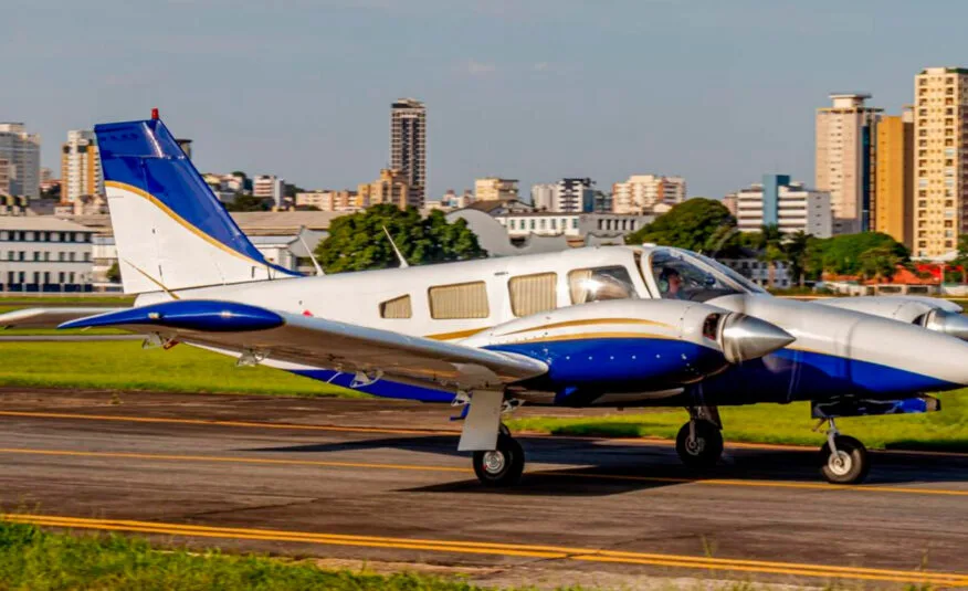 Avião Bimotor Piper Seneca II PA-34-200T – Ano 1979 – 2.309 H.T.