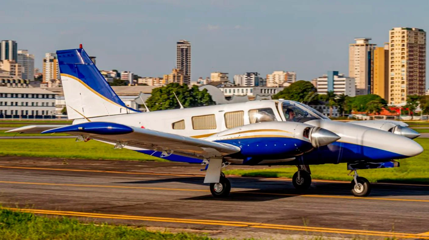 Avião Bimotor Piper Seneca II PA-34-200T – Ano 1979 – 2.309 H.T.