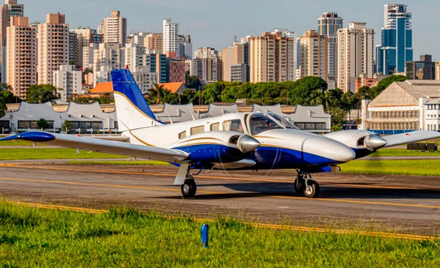 Avião Bimotor Piper Seneca II PA-34-200T – Ano 1979 – 2.309 H.T.