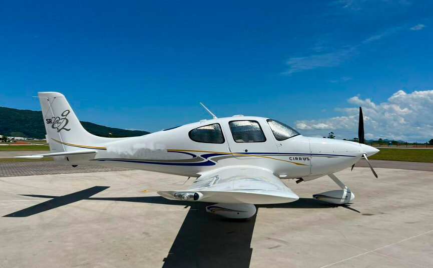 Avião Cirrus SR22 – Ano 2005 – 2.100 Horas Totais