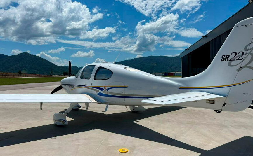 Avião Cirrus SR22 – Ano 2005 – 2.100 Horas Totais