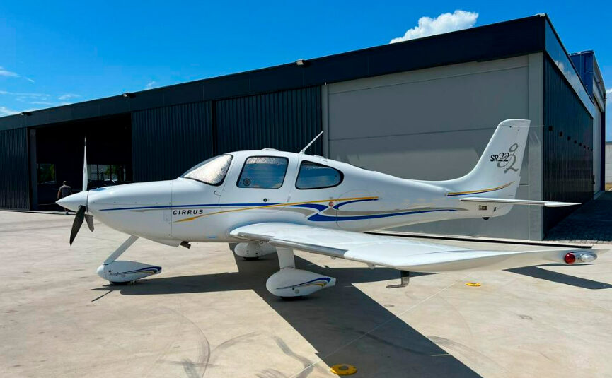 Avião Cirrus SR22 – Ano 2005 – 2.100 Horas Totais